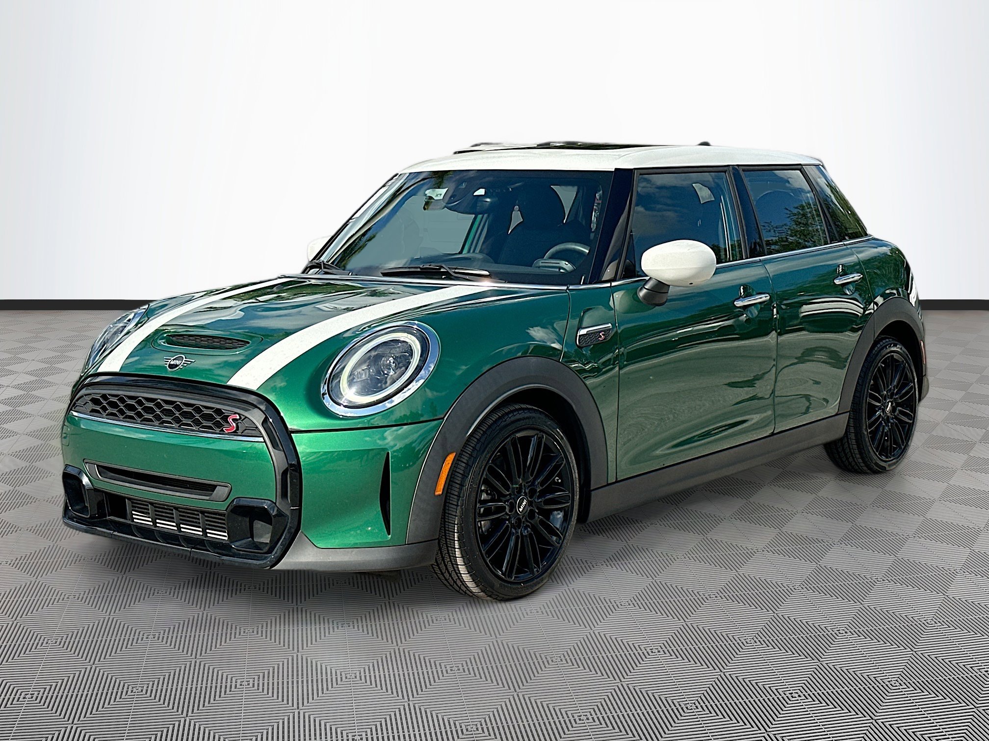 2023 Mini Cooper S Hardtop 4 Door photo 3