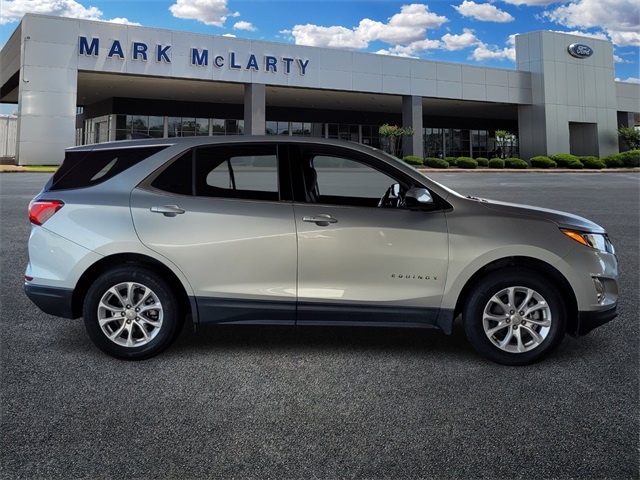 2020 Chevrolet Equinox LT photo 2