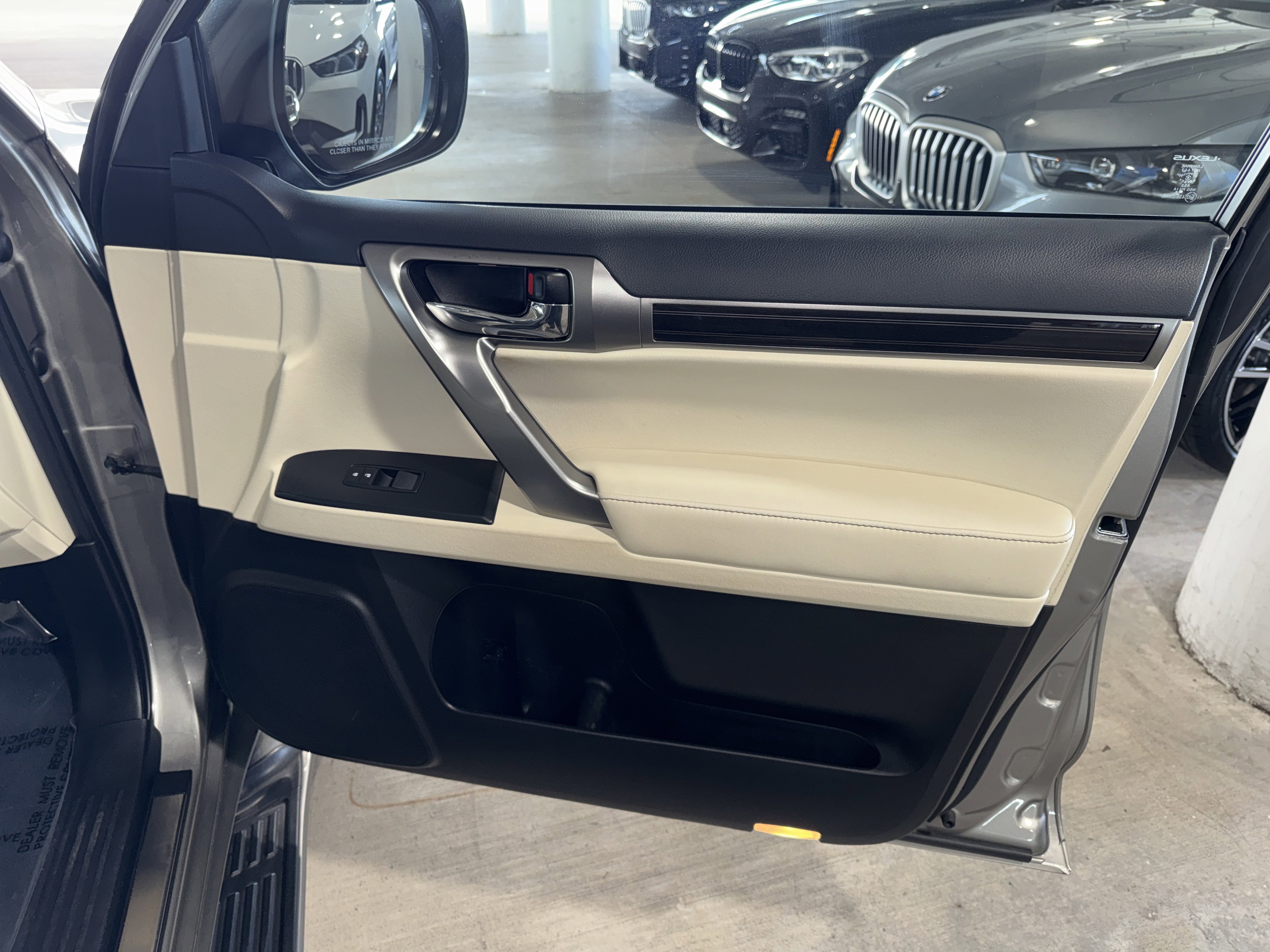 2022 Lexus GX 460 Luxury photo 3