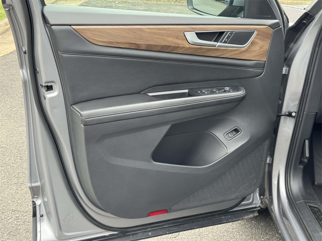 2024 Volkswagen Atlas SE Technology photo 25