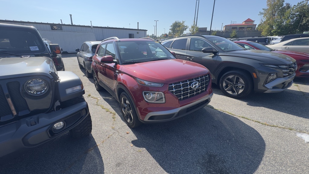 2023 Hyundai Venue Limited photo 2