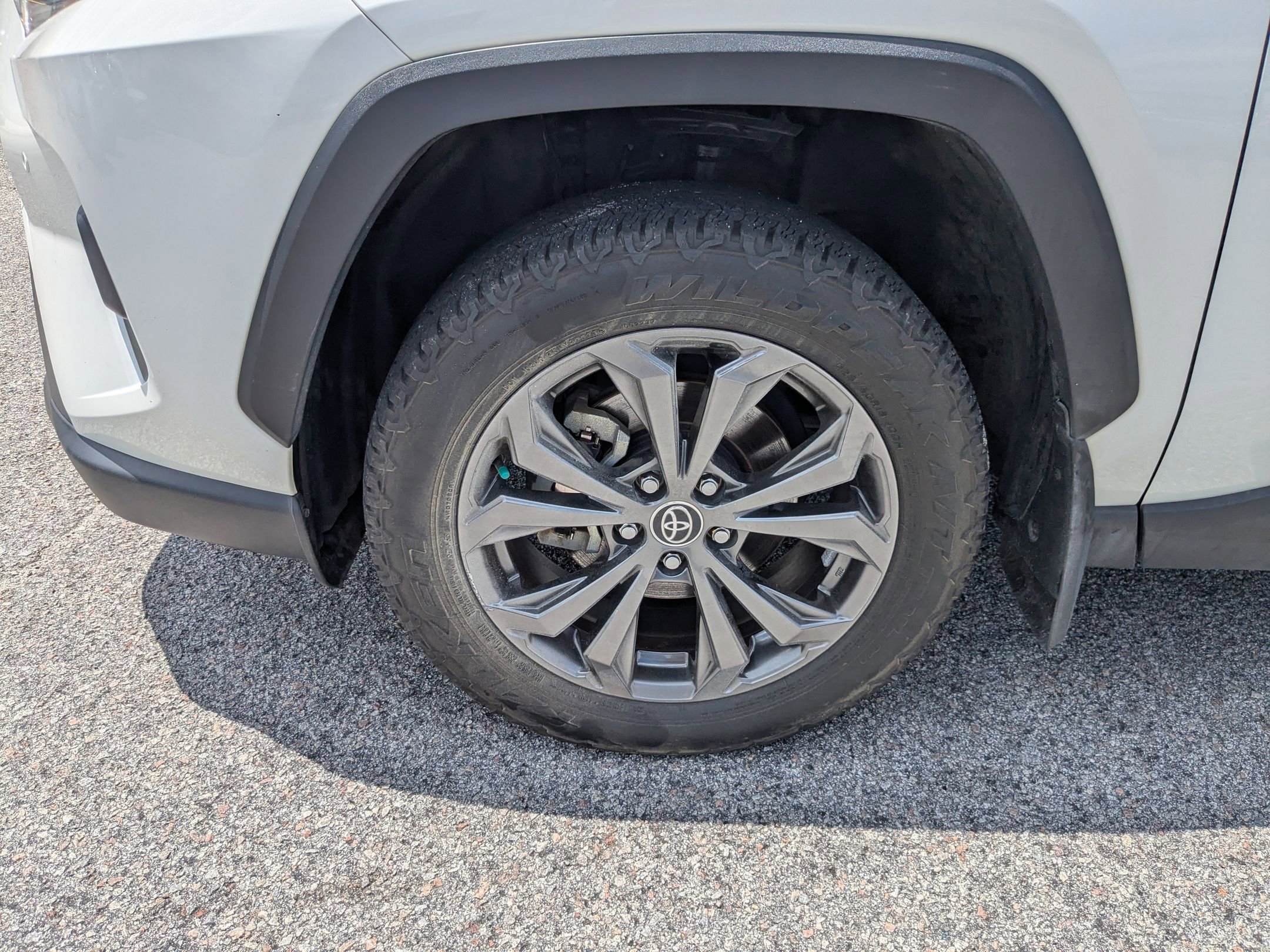 2022 Toyota RAV4 Hybrid Limited photo 9