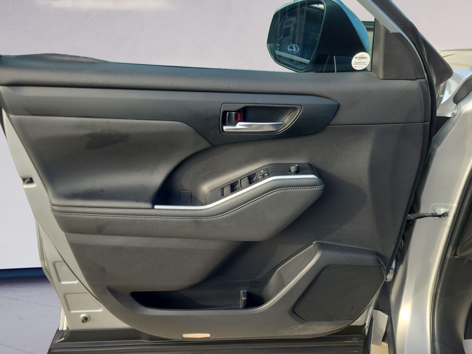 2022 Toyota Highlander XLE photo 10