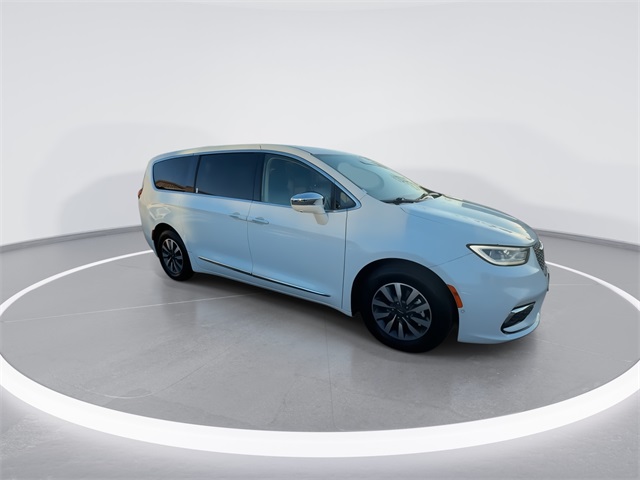 2022 Chrysler Pacifica Hybrid Limited photo 2