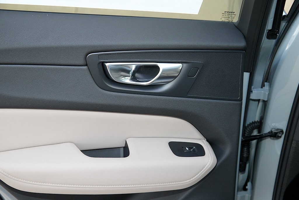 2026 VOLVO XC60 - Image 18