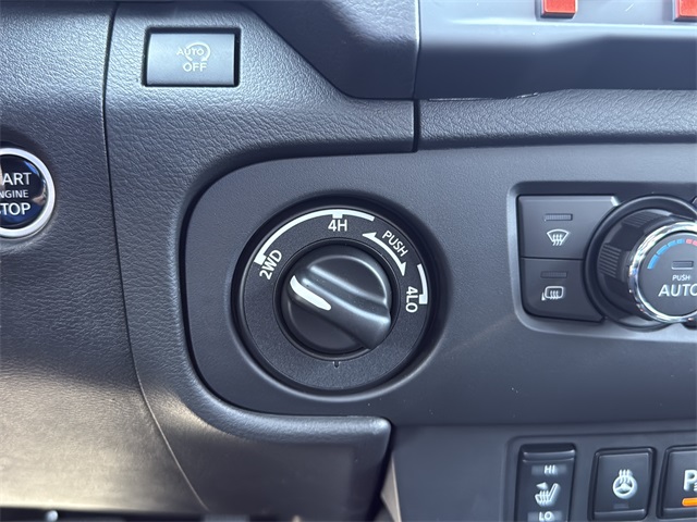 2025 Nissan Frontier PRO-4X photo 10