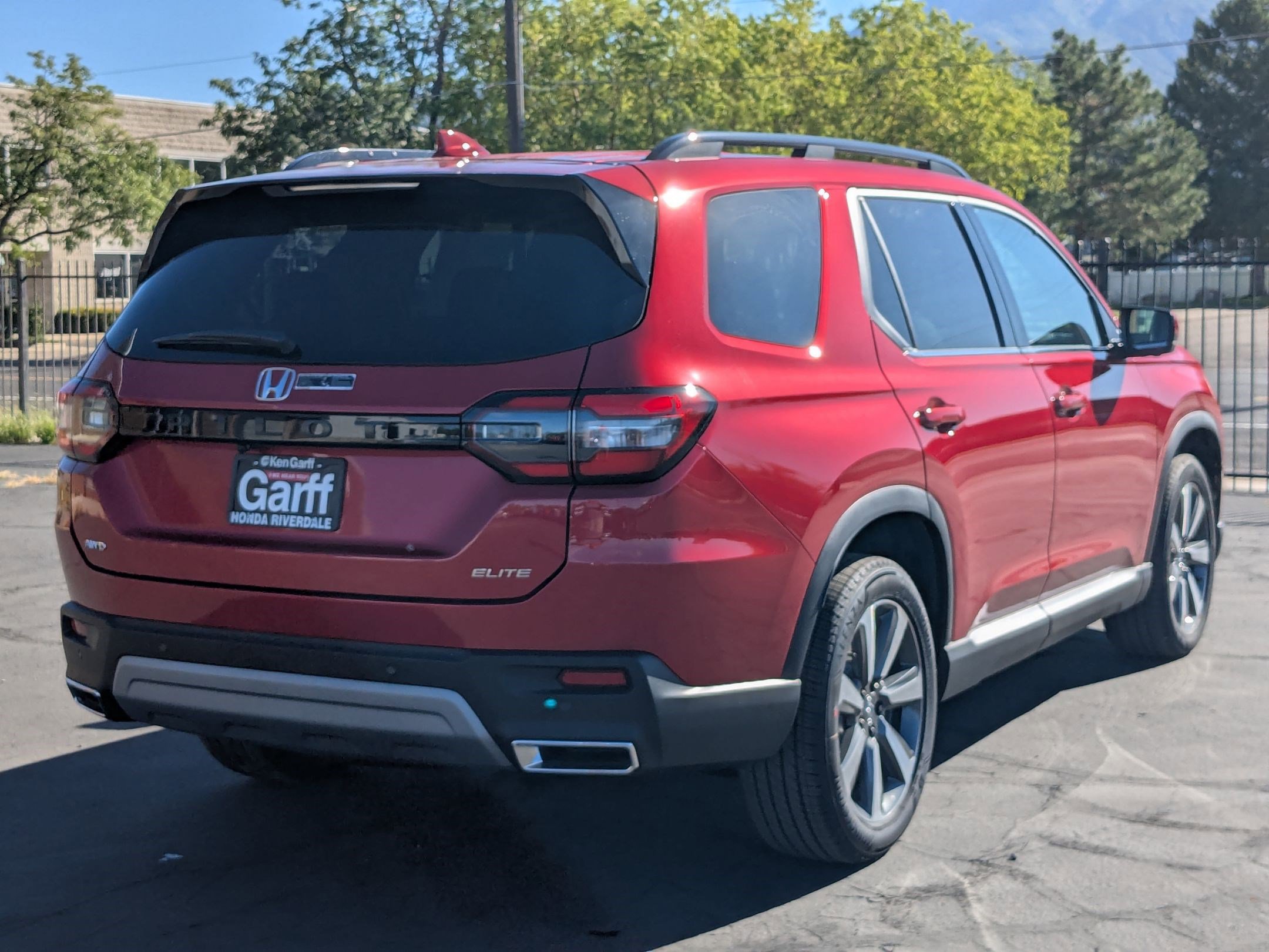 2025 Honda Pilot Elite photo 2