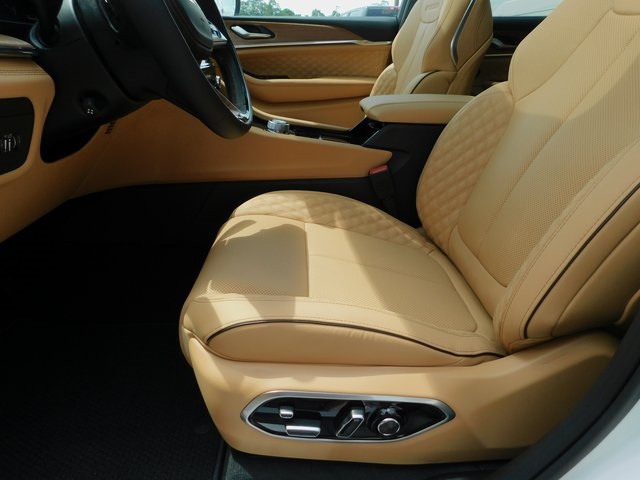 2025 Jeep Grand Cherokee L Summit photo 4