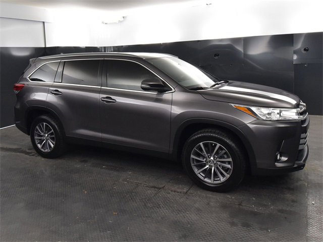 2019 Toyota Highlander SE photo 2
