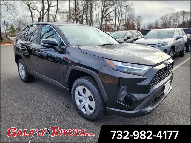 2025 Toyota RAV4 LE's photo