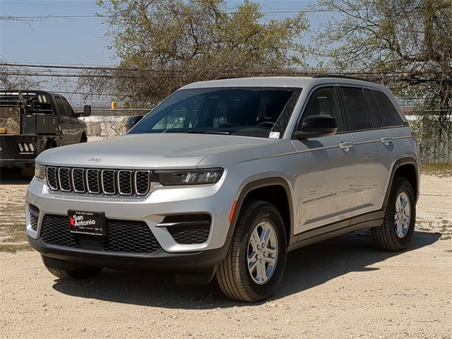 2025 Jeep Grand Cherokee Laredo photo 3