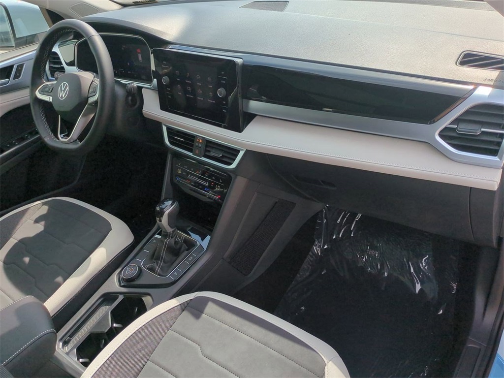 2025 Volkswagen Taos SE photo 26