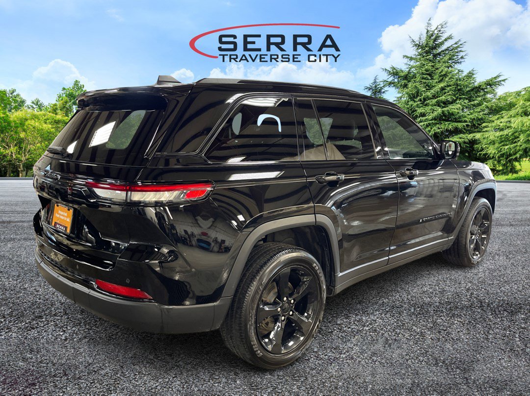 2023 Jeep Grand Cherokee Altitude photo 4