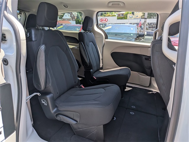 2023 Chrysler Voyager LX photo 21