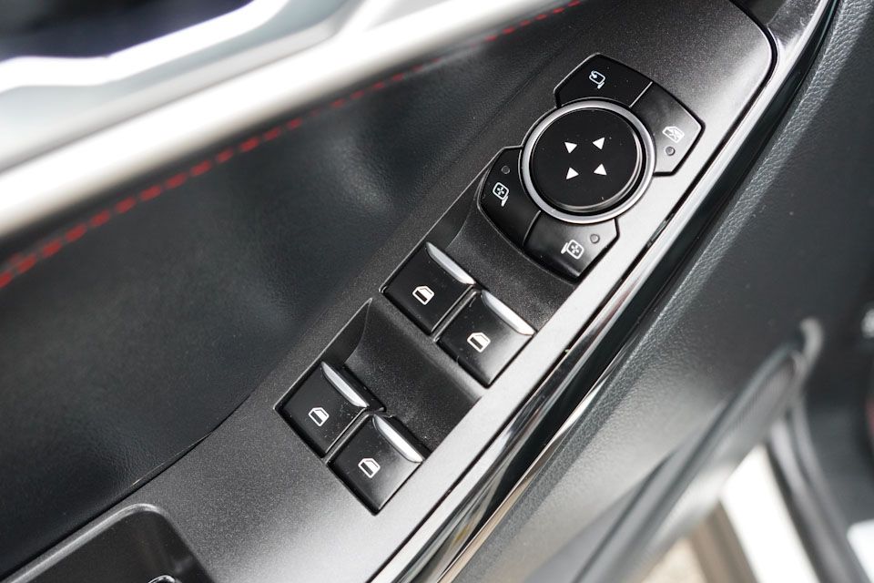 2023 Ford Explorer ST-Line photo 24