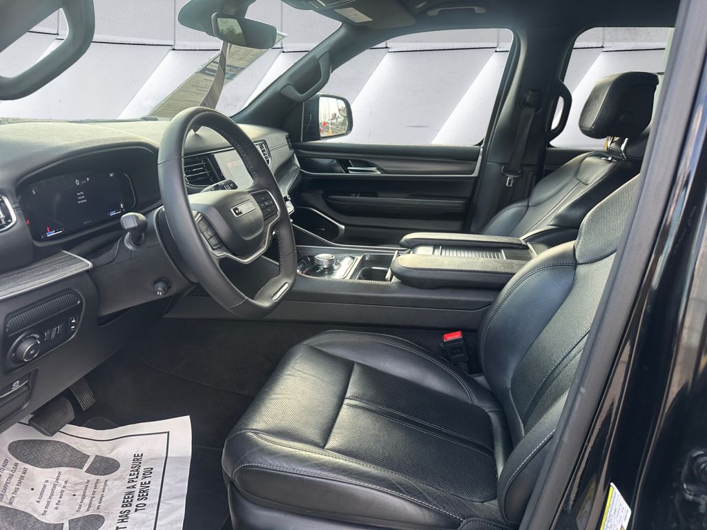 2023 Jeep Wagoneer L Series II photo 7