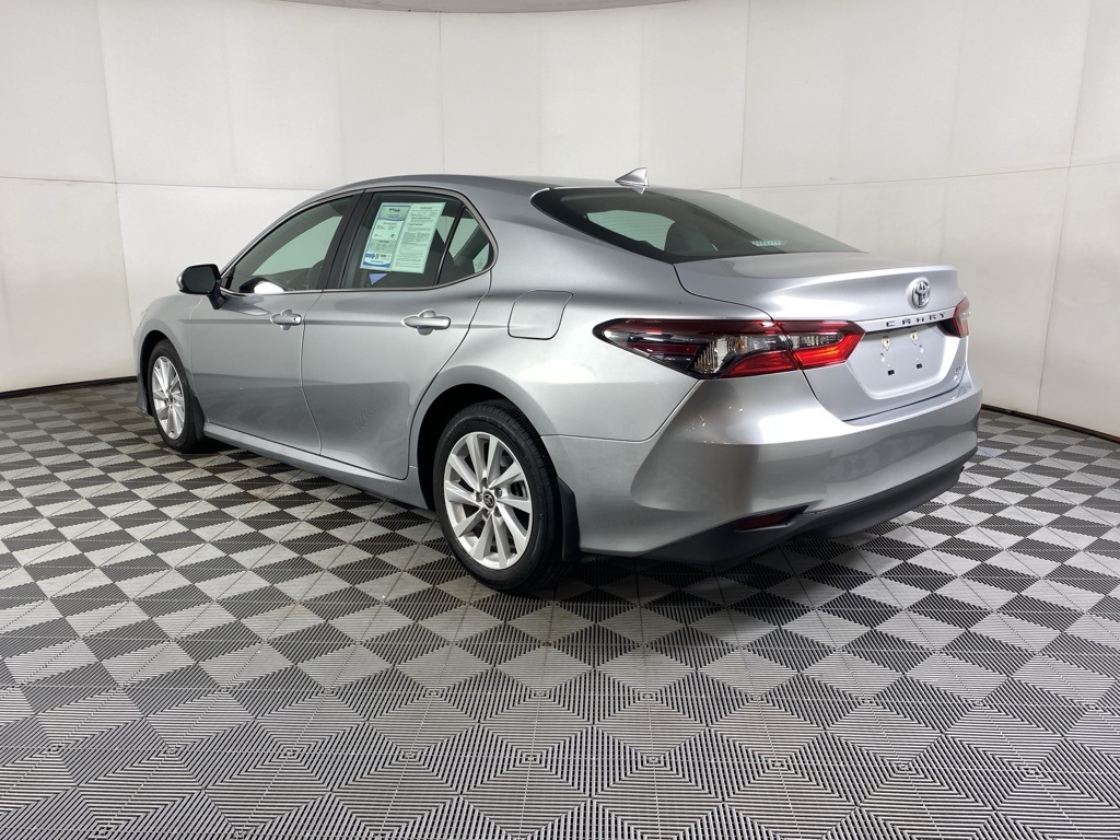 2022 Toyota Camry LE photo 12