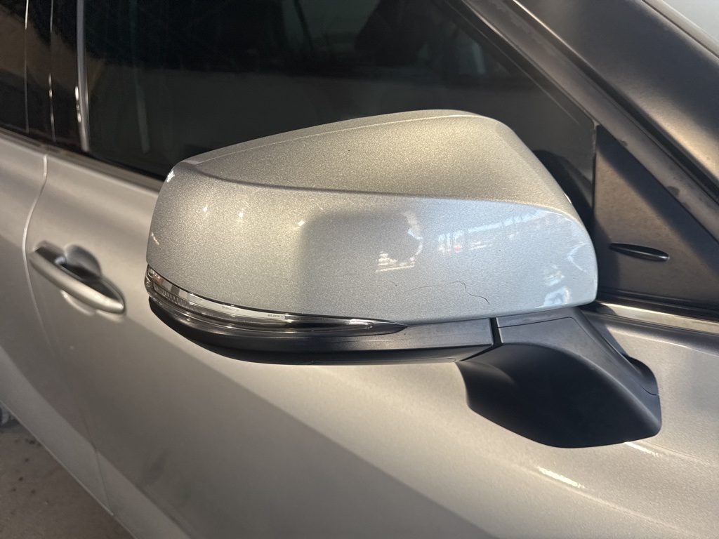 2022 Toyota Highlander LE photo 6