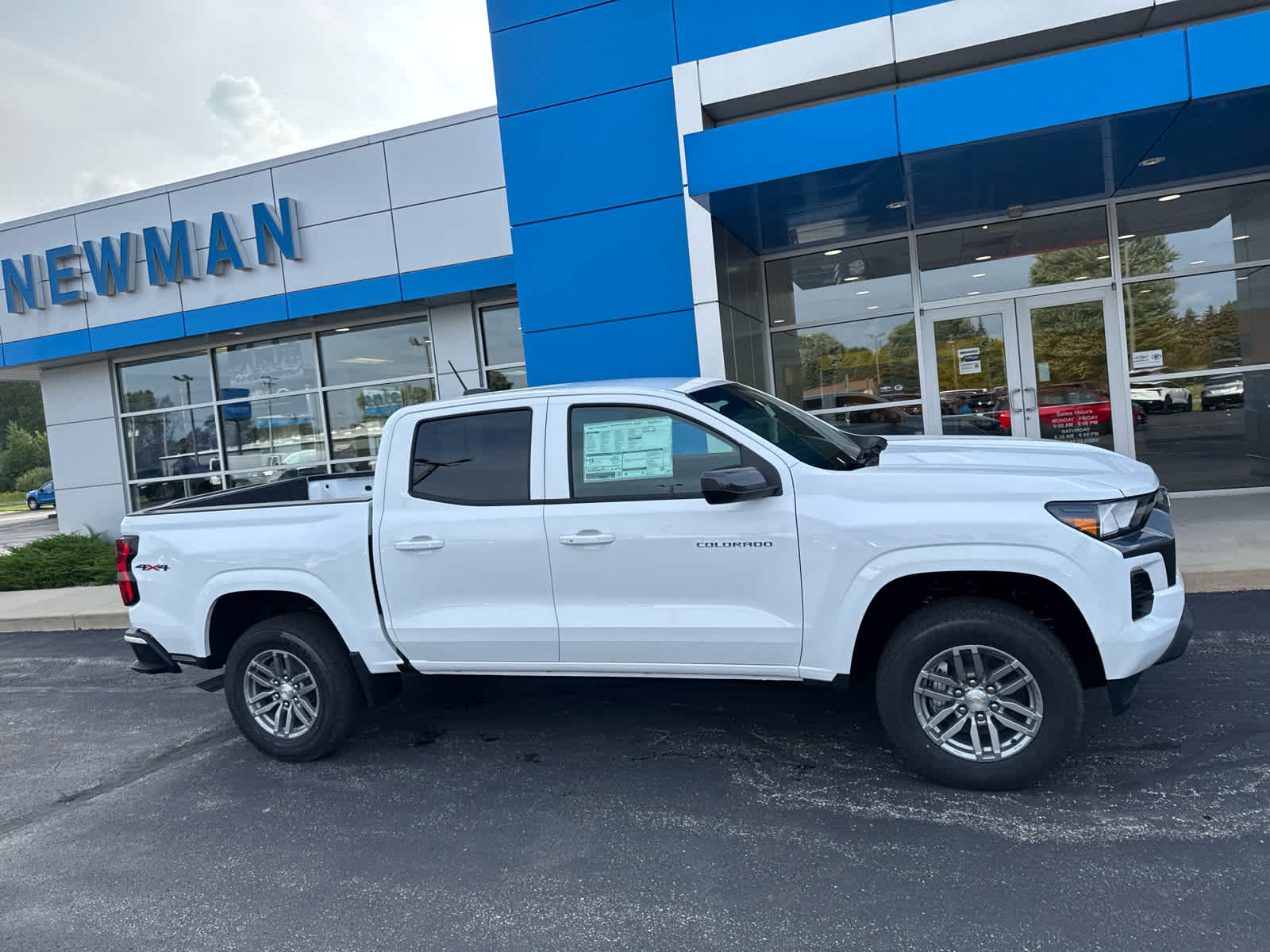 2026 Chevrolet Colorado LT photo 2