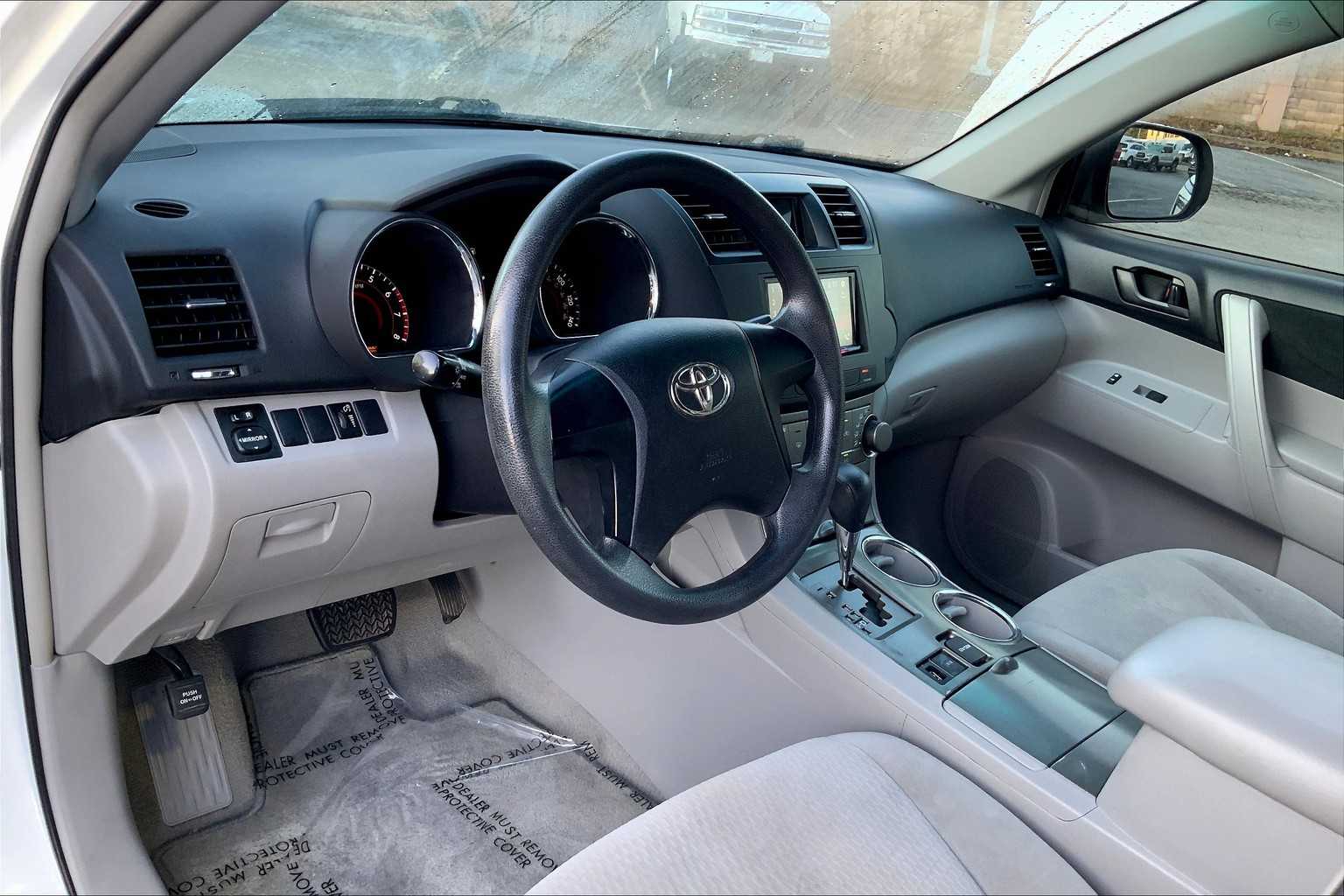 2010 Toyota Highlander Base photo 14