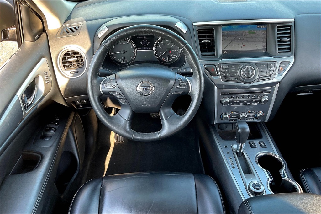 2019 Nissan Pathfinder SL photo 4