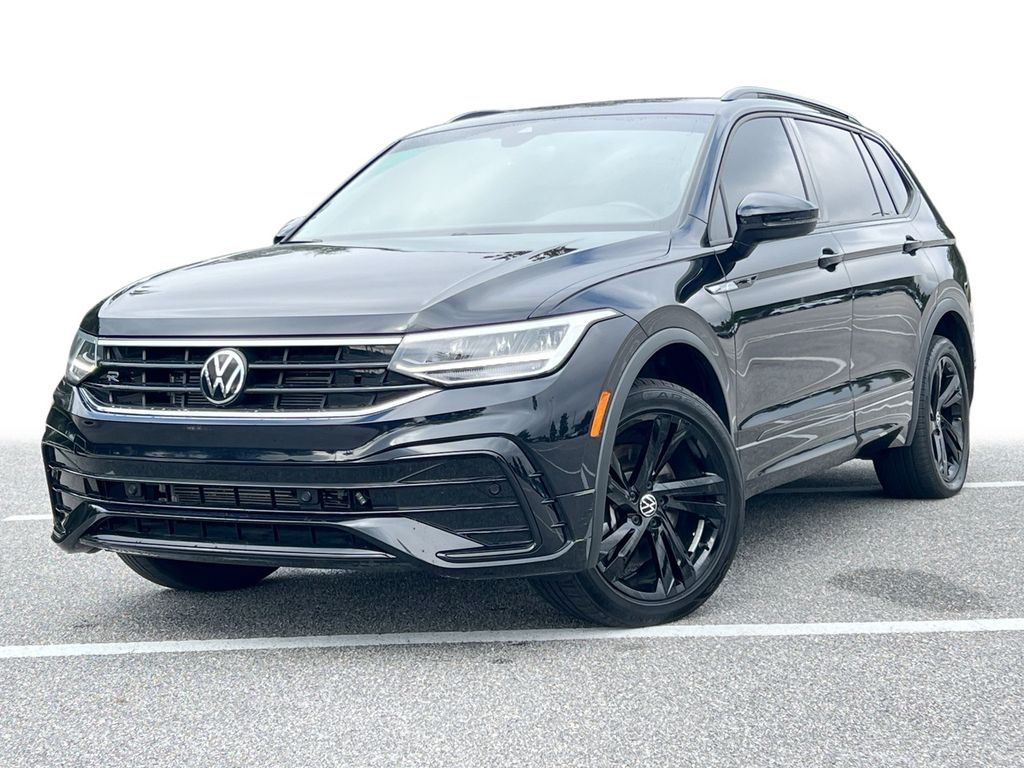 2024 Volkswagen Tiguan SE R-LINE BLACK's photo