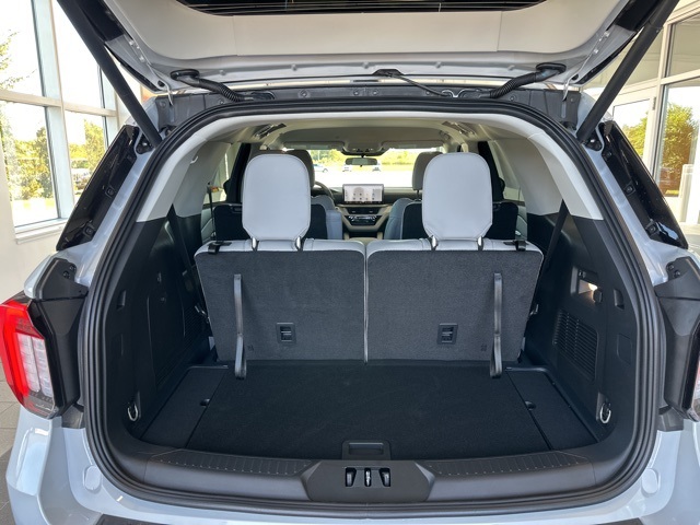 2025 Ford Explorer photo 37