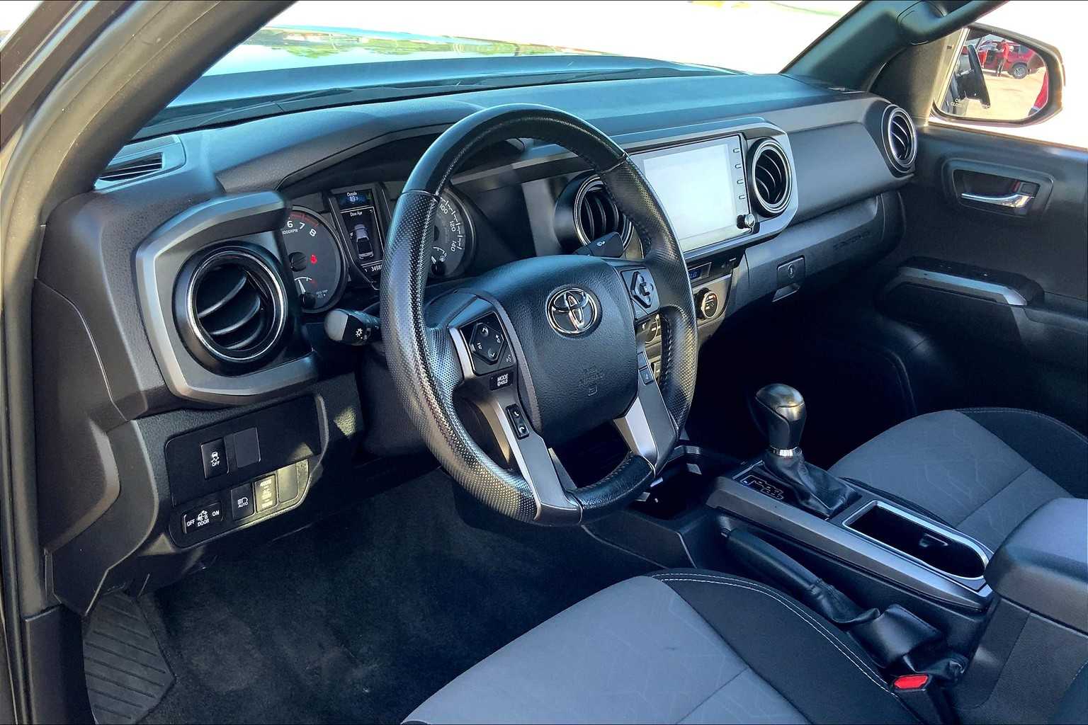 2023 Toyota Tacoma TRD photo 16