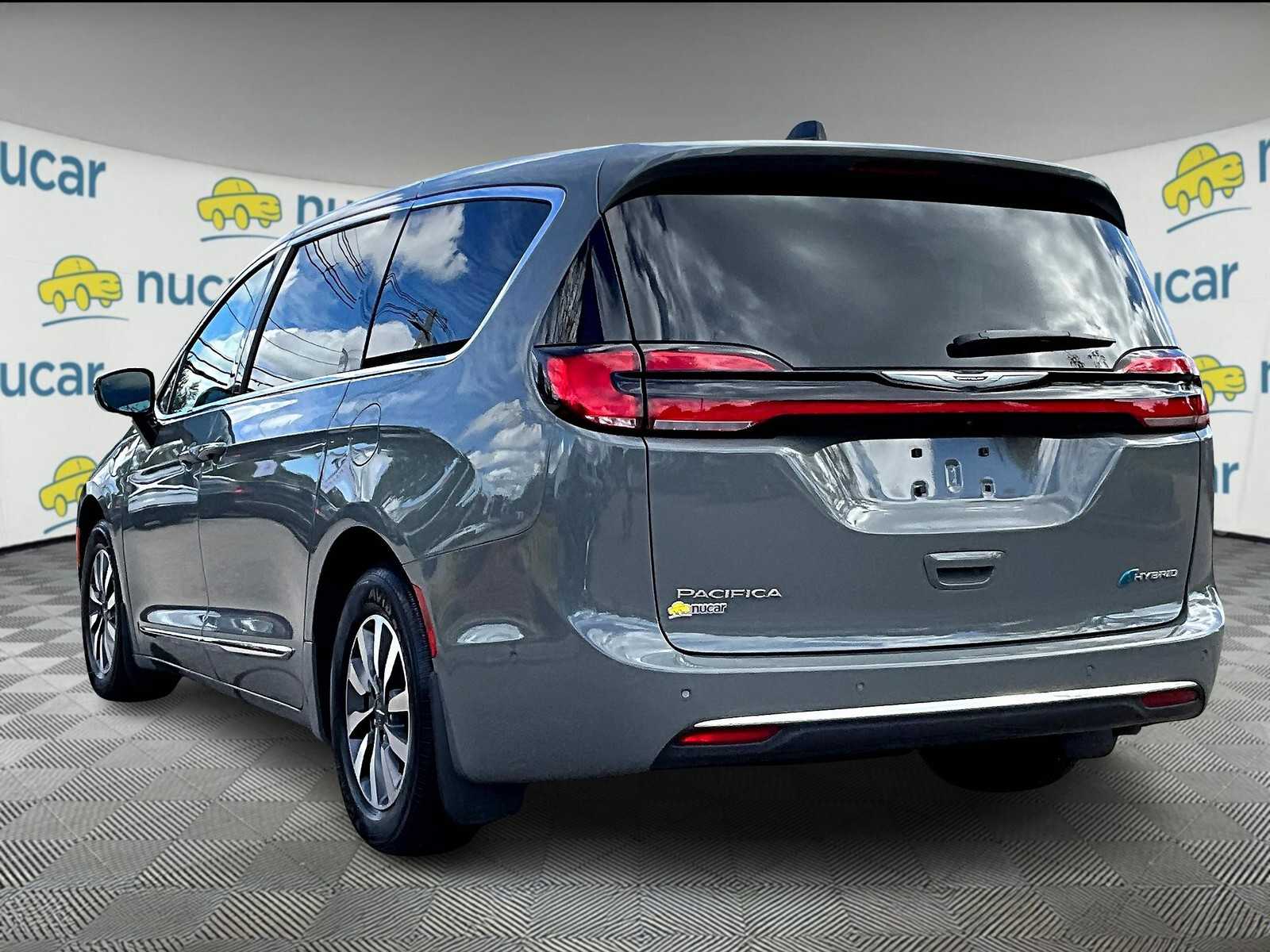 2023 Chrysler Pacifica Hybrid Limited photo 4