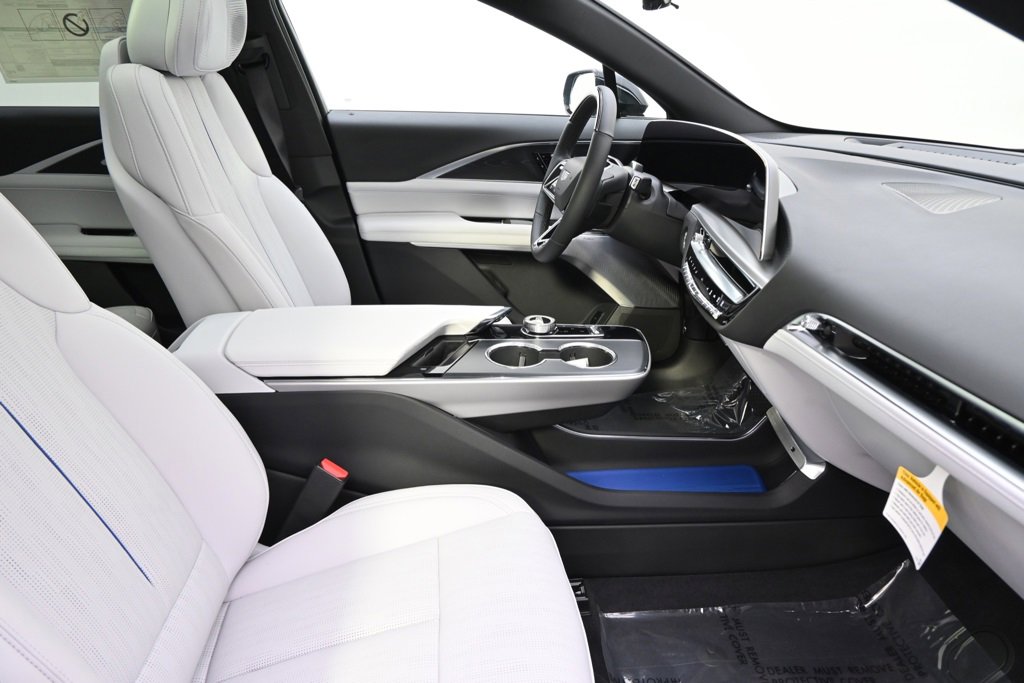 2025 Cadillac Lyriq Luxury photo 10
