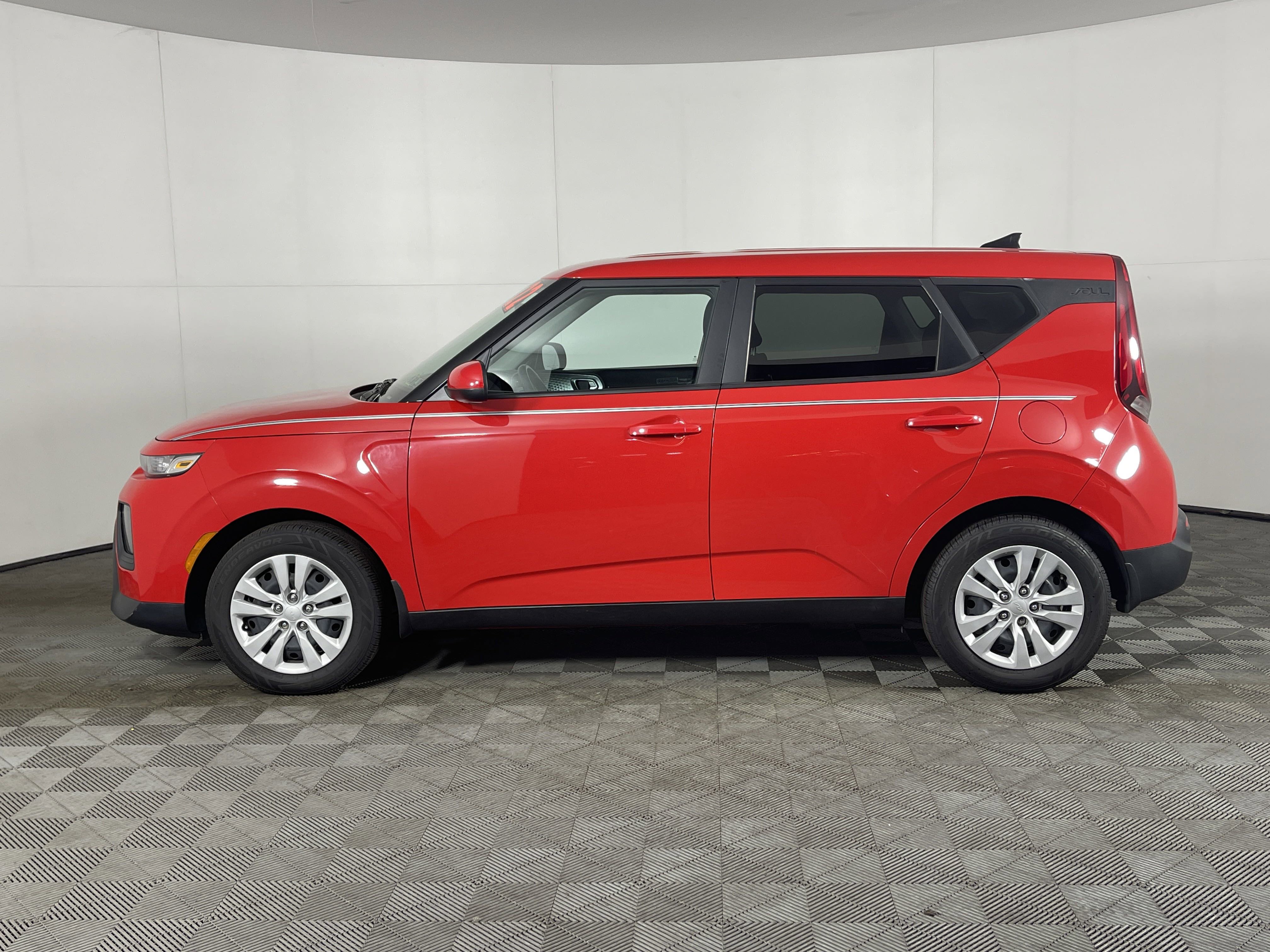 2022 Kia Soul LX photo 3