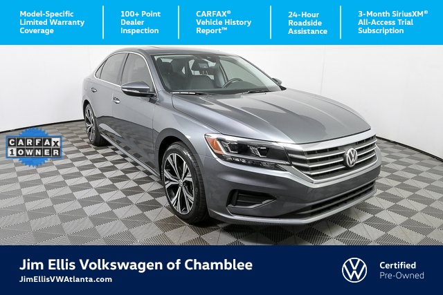 2021 Volkswagen Passat SE's photo
