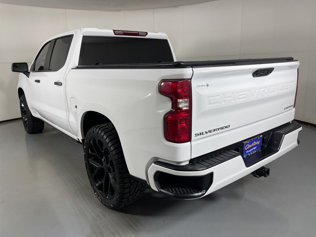 2024 Chevrolet Silverado 1500 Custom photo 2