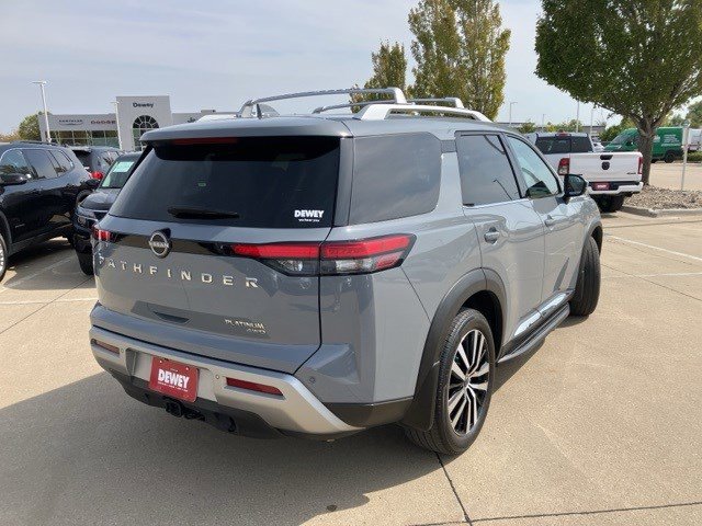 2023 Nissan Pathfinder Platinum photo 4