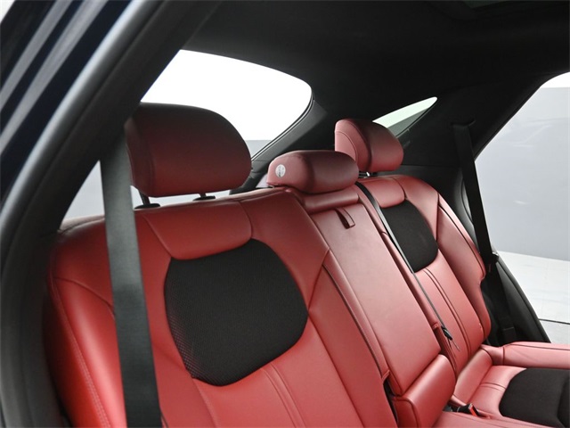 2025 GENESIS GV70 - Image 27