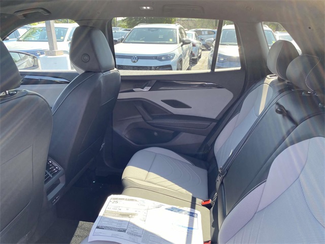 2025 Volkswagen Tiguan SE R-Line Black photo 10