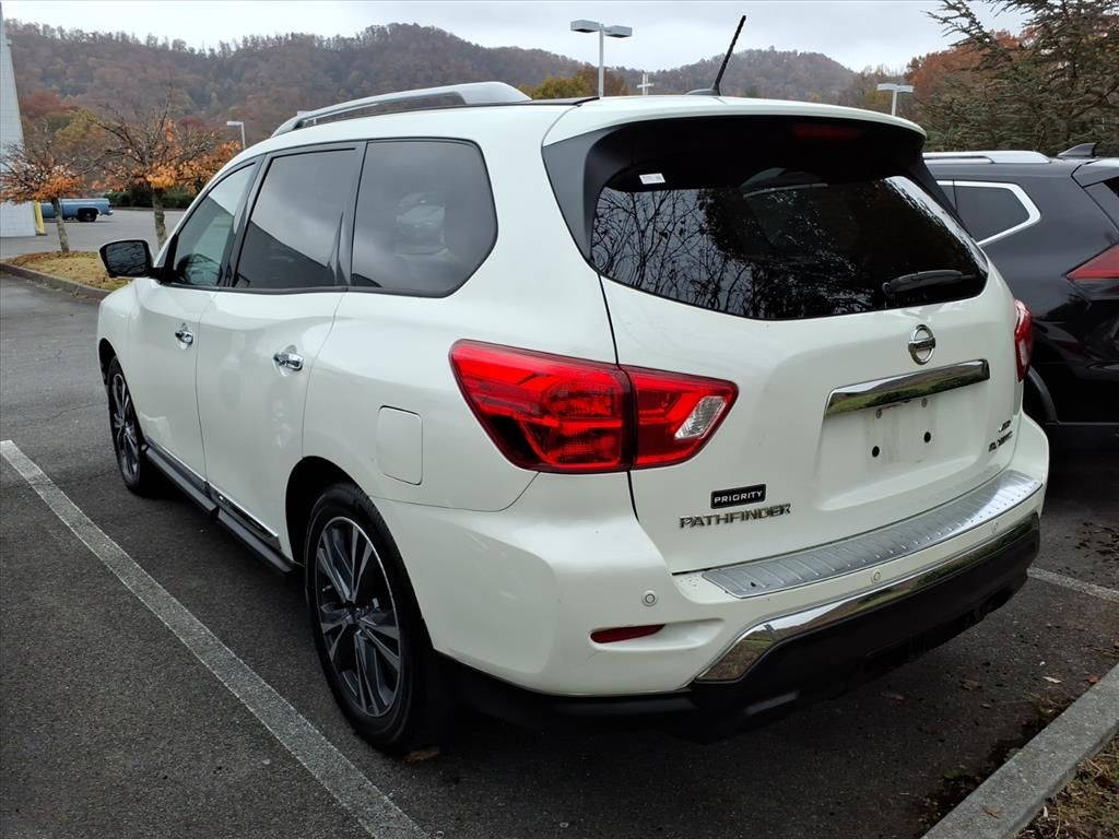 2017 Nissan Pathfinder Platinum photo 4