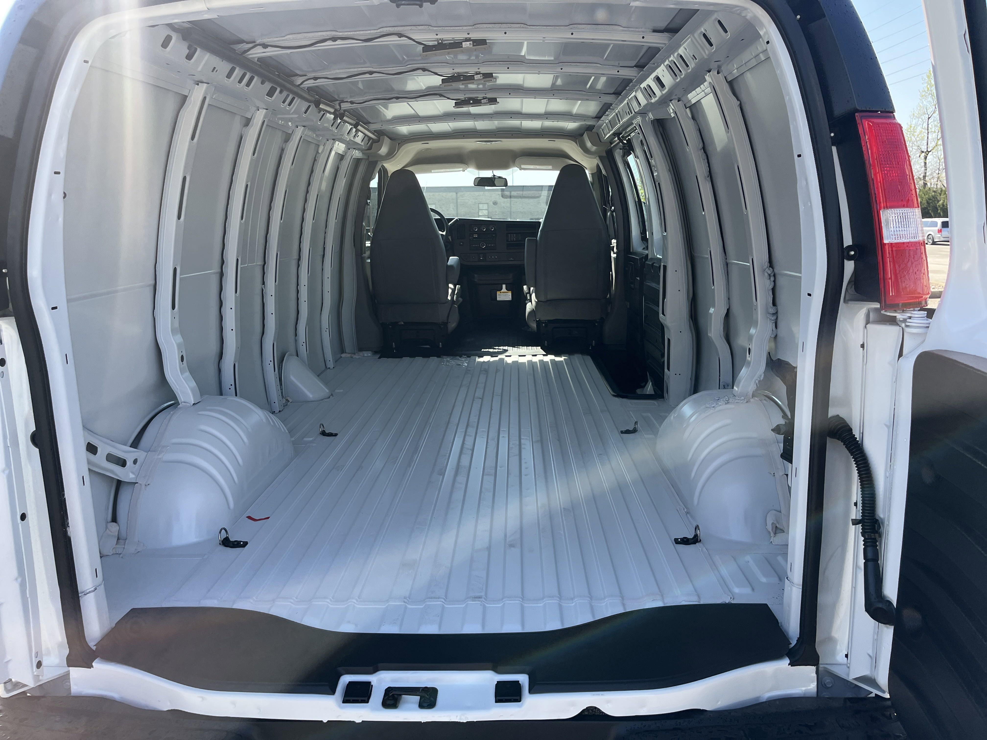 2025 Chevrolet Express Cargo 3500 photo 3