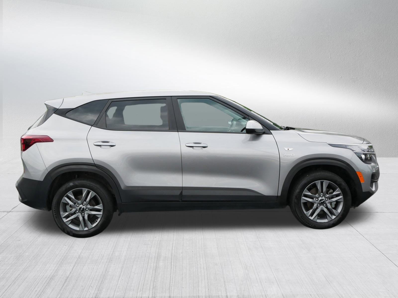 2023 Kia Seltos LX photo 6