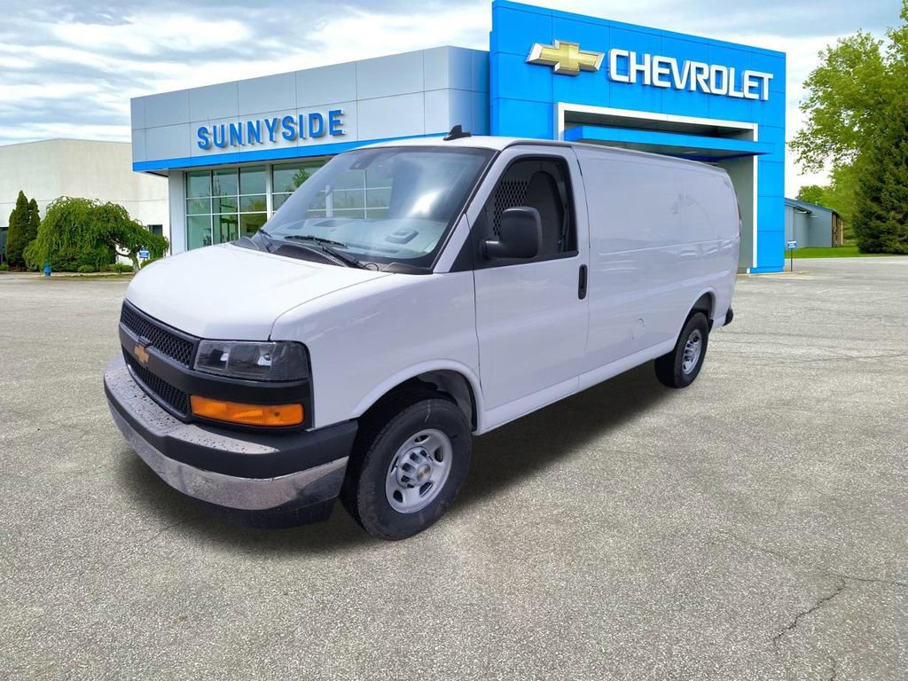 2025 Chevrolet Express Cargo 3500 photo 4