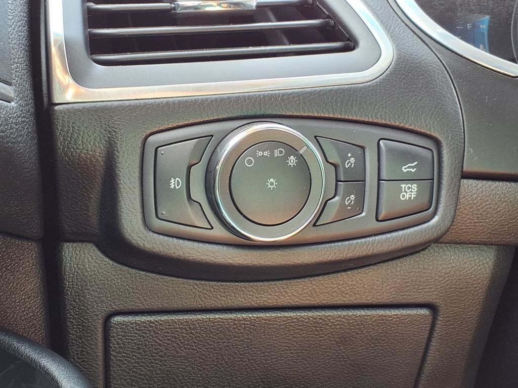 2020 Ford Edge Titanium photo 21