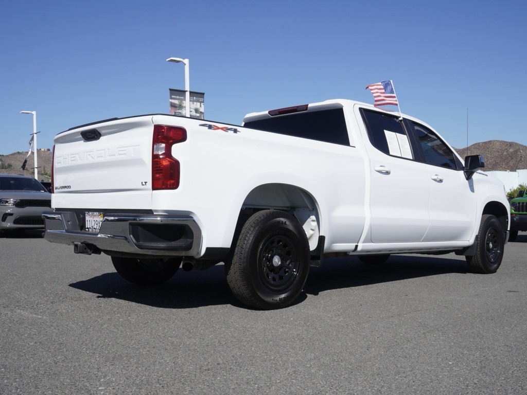 2024 Chevrolet Silverado 1500 LT photo 3