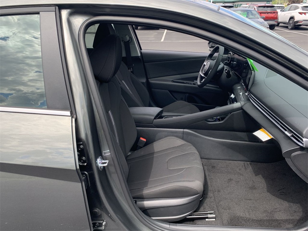 2025 Hyundai Elantra SEL Convenience photo 25