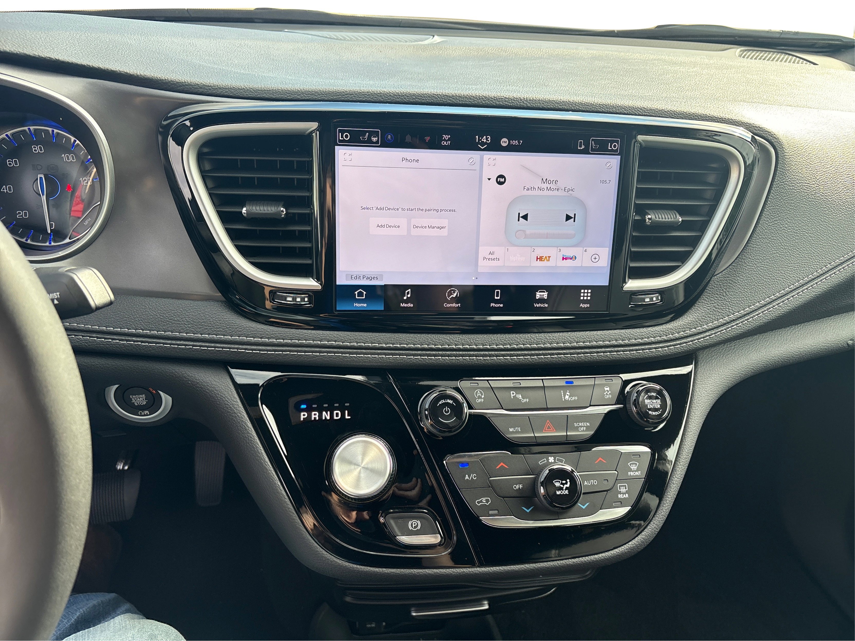 2026 Chrysler Pacifica photo 15