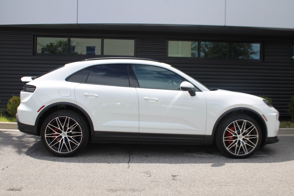 2025 Porsche Macan Electric photo 8