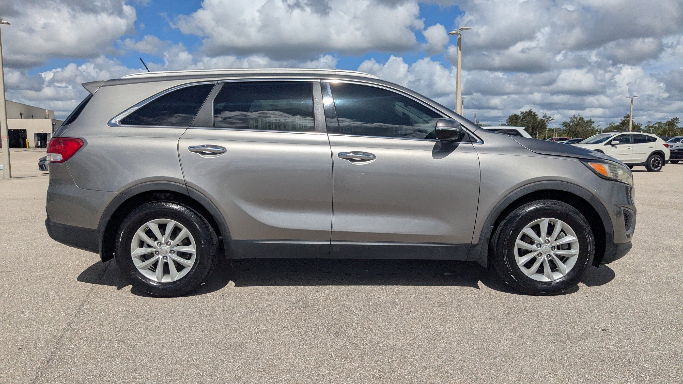 2017 Kia Sorento LX photo 3