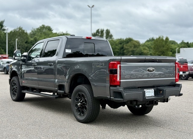 2025 Ford F-350 Lariat photo 9