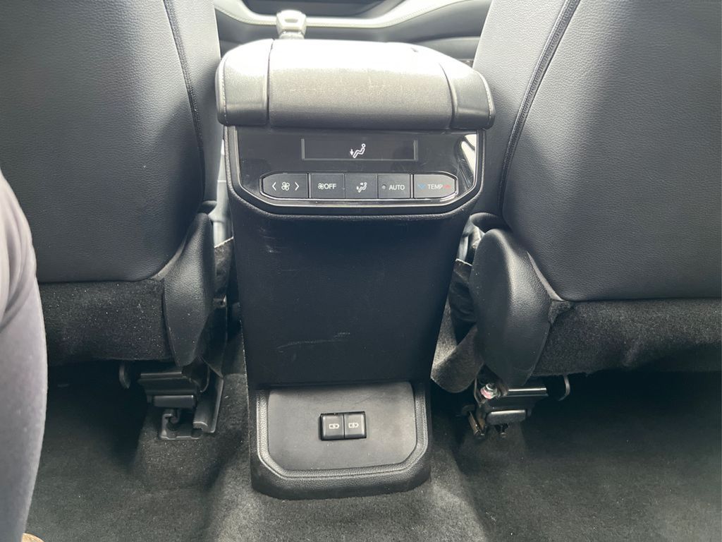 2023 Toyota Highlander XLE photo 32