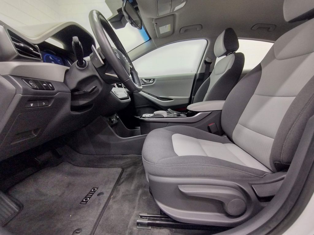 2020 Hyundai Ioniq Electric SE photo 17