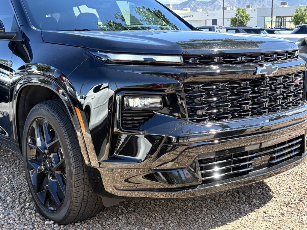 2025 Chevrolet Traverse RS photo 2